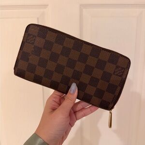 Louis Vuitton Zippy Wallet